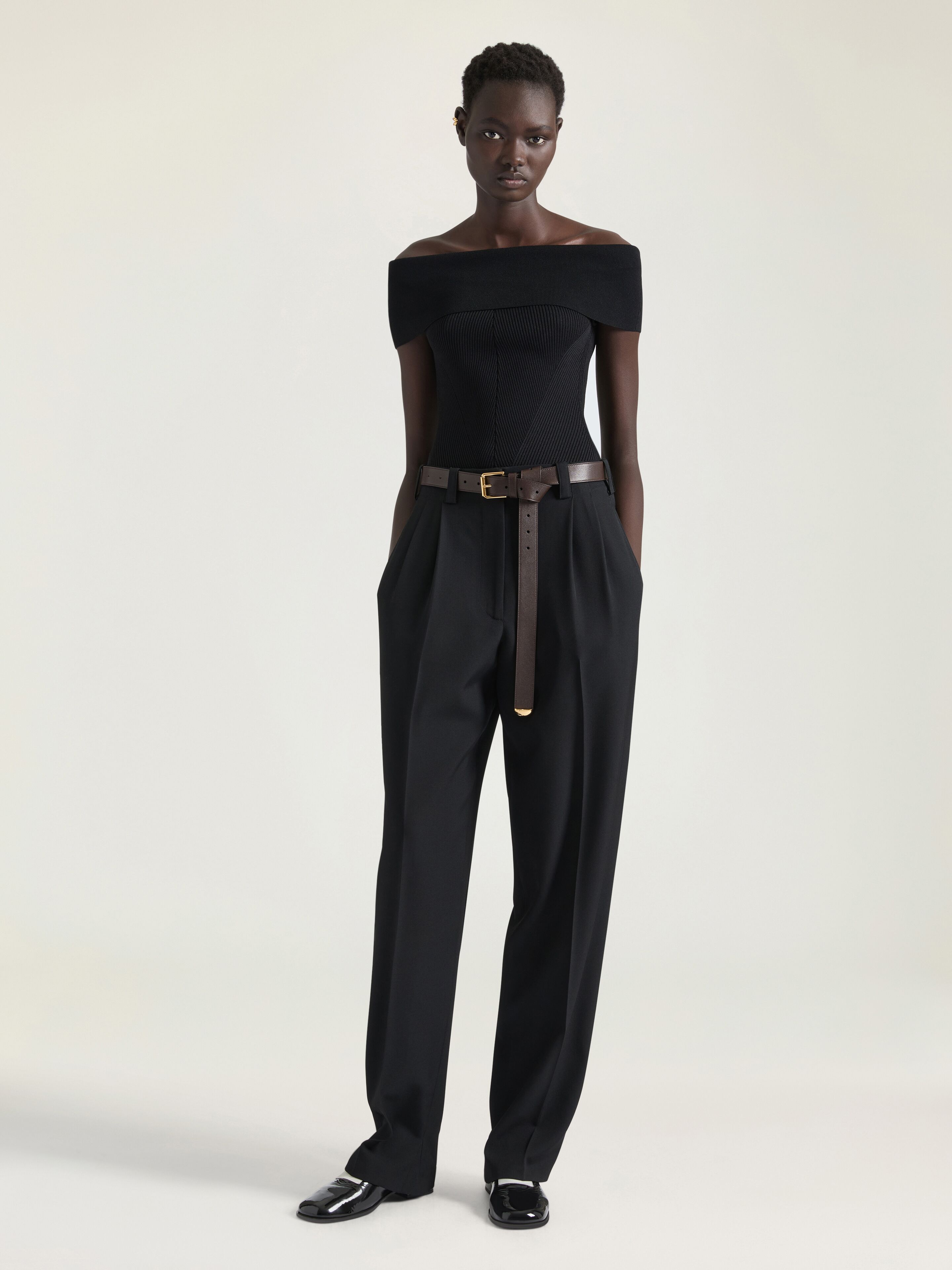 Slim fit off-the-shoulder top